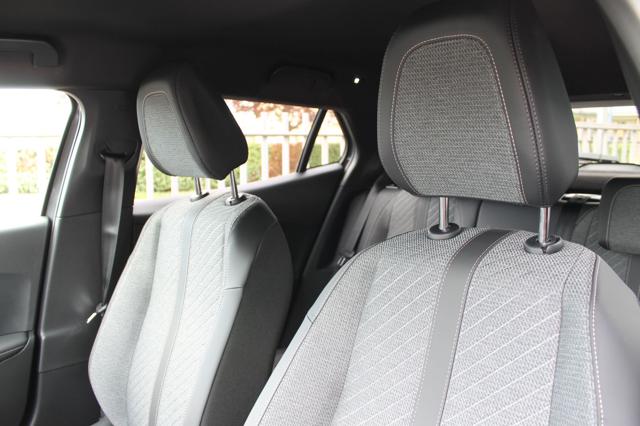 PEUGEOT 2008 usata, con Park Distance Control