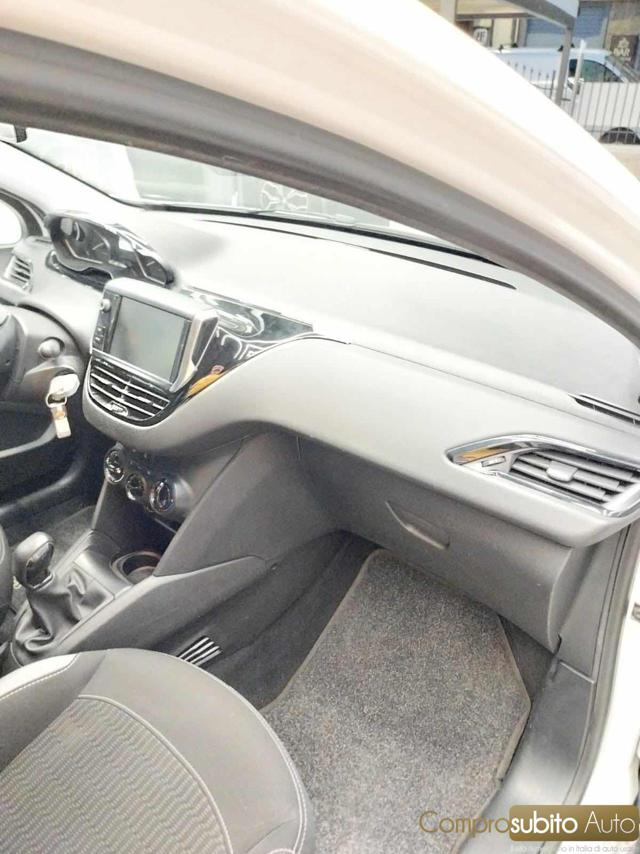 PEUGEOT 208 usata, con Fendinebbia