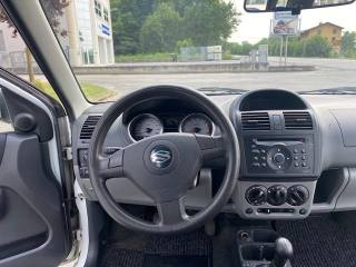 SUZUKI Ignis usata, con Autoradio