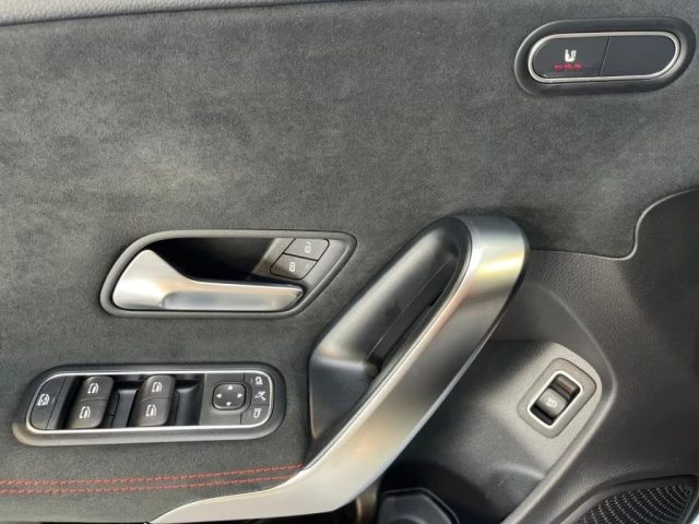 MERCEDES-BENZ CLA 200 usata, con Chiusura centralizzata