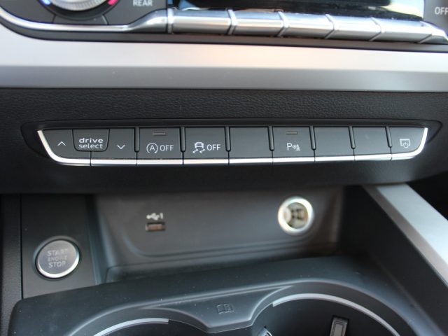 AUDI A4 usata, con Volante multifunzione