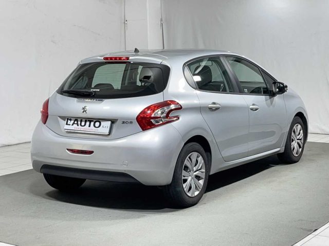 PEUGEOT 208 usata, con Autoradio