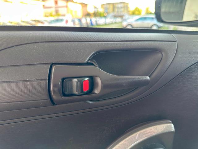 TOYOTA iQ usata, con Specchietti laterali elettrici