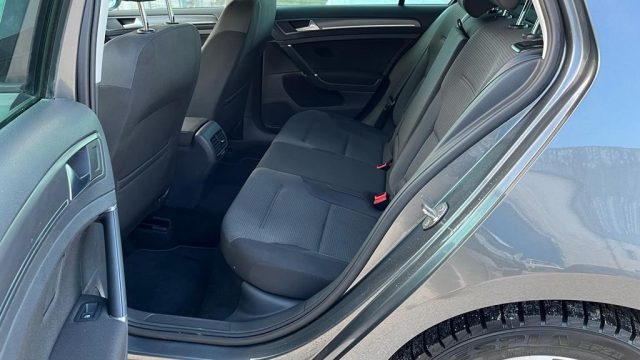 VOLKSWAGEN e-Golf usata 23