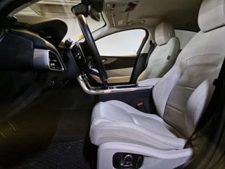 JAGUAR XE usata, con Autoradio