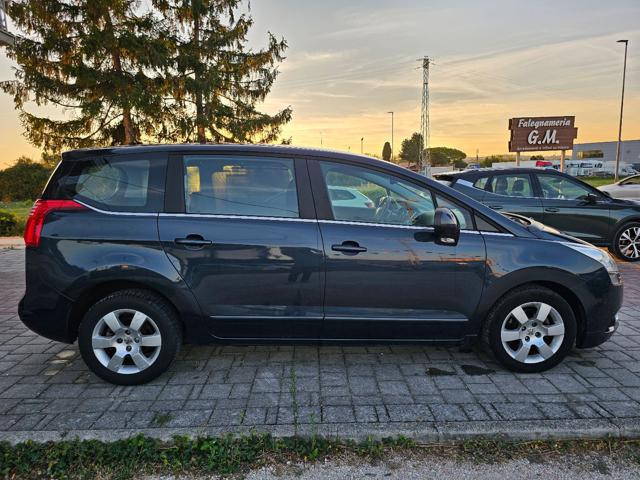 PEUGEOT 5008 usata, con Autoradio