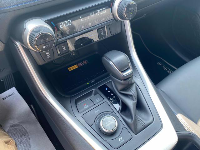 TOYOTA RAV 4 MY23 usata, con USB
