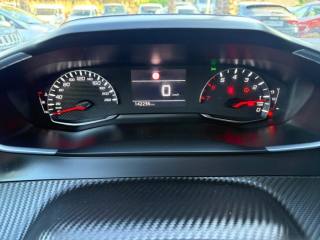 PEUGEOT 2008 usata, con Controllo automatico clima
