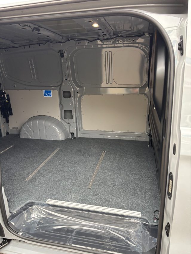 VOLKSWAGEN Transporter usata, con Sensori di parcheggio posteriori