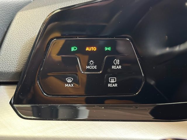 VOLKSWAGEN Golf usata, con Isofix