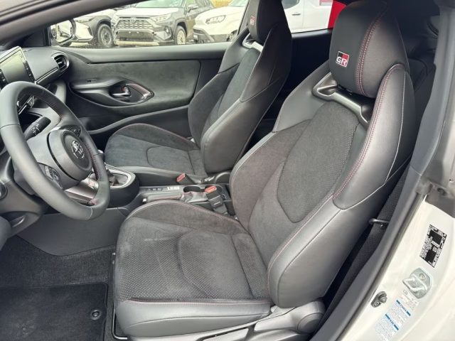 TOYOTA Yaris usata, con Controllo automatico clima