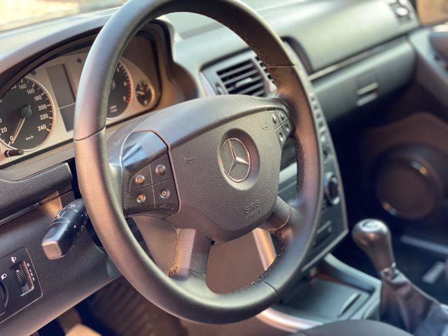MERCEDES-BENZ B 180 usata, con Cronologia tagliandi