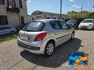 PEUGEOT 207 usata, con Autoradio