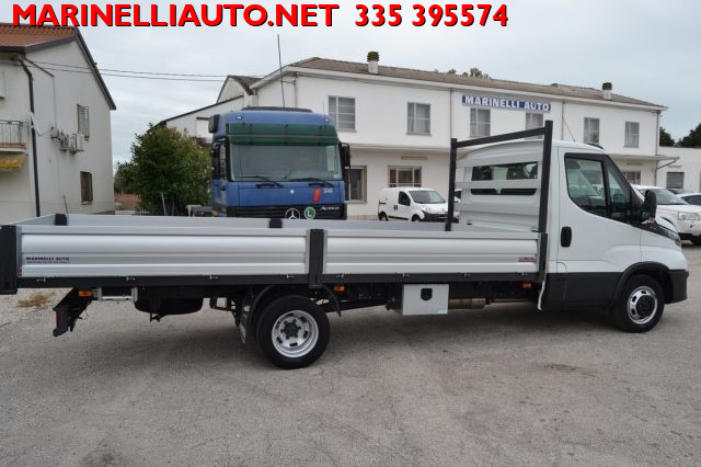 IVECO Daily usata, con Controllo automatico clima