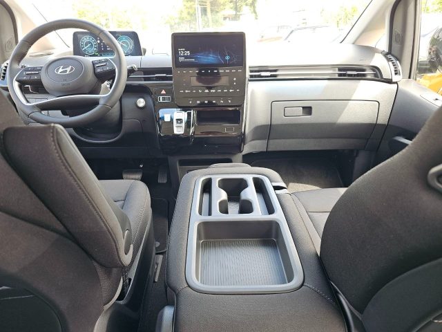 HYUNDAI Staria usata, con Frenata d