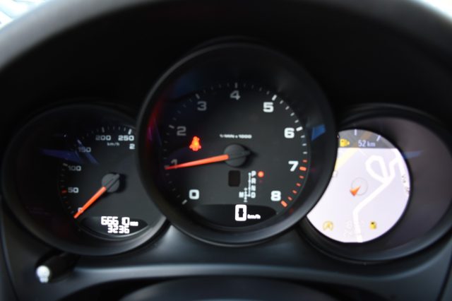 PORSCHE Macan usata, con Leve al volante