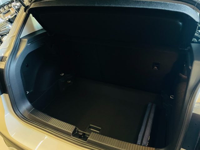 VOLKSWAGEN T-Cross usata, con Autoradio