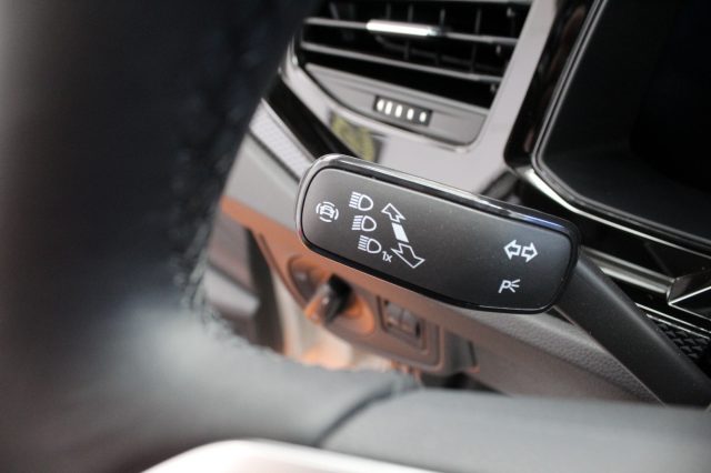VOLKSWAGEN Taigo usata, con USB