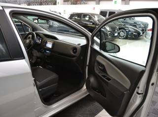 TOYOTA Yaris usata, con Alzacristalli elettrici