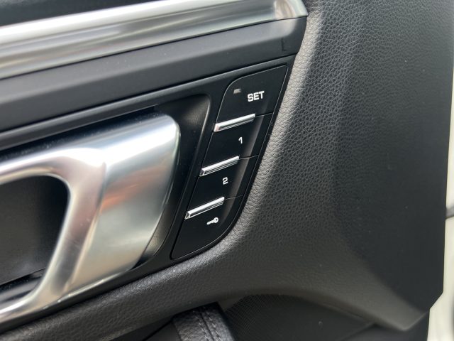 PORSCHE Macan usata 17