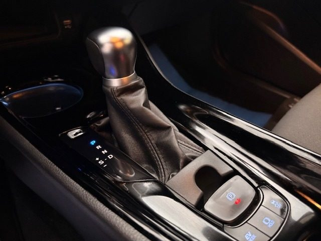 TOYOTA C-HR usata, con Regolazione elettrica sedili