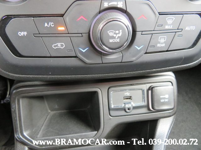 JEEP Renegade usata, con USB