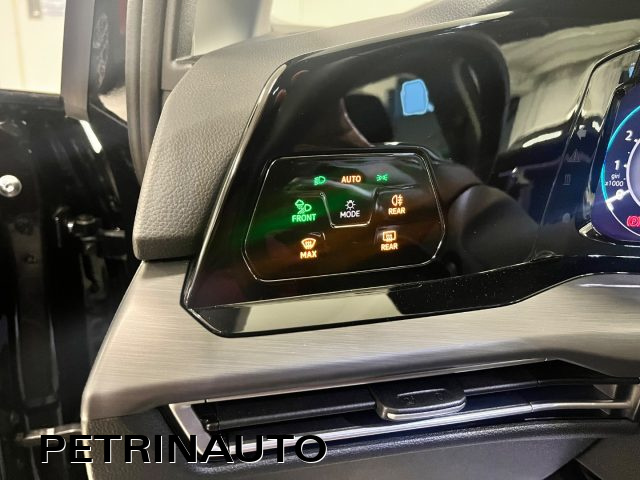 VOLKSWAGEN Golf usata, con Touch screen