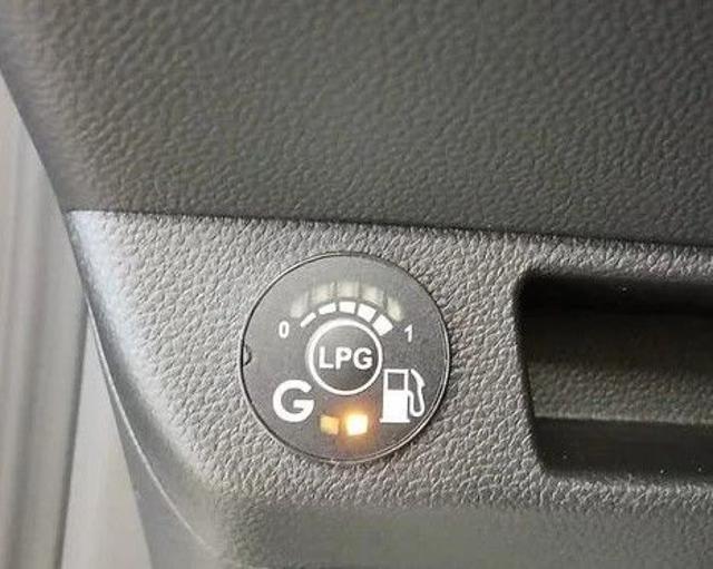 RENAULT Clio usata, con Autoradio