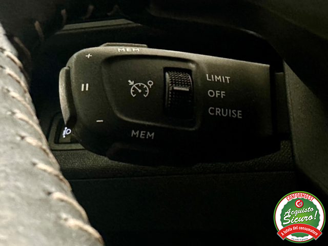 PEUGEOT 3008 usata, con Sedile posteriore sdoppiato