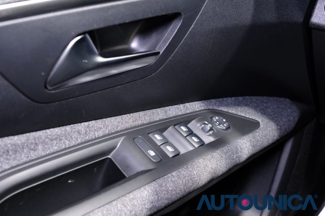 PEUGEOT 3008 usata, con Isofix
