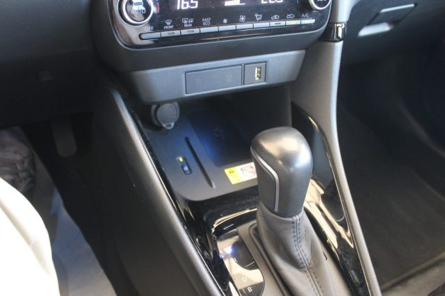 TOYOTA Yaris usata, con Bracciolo