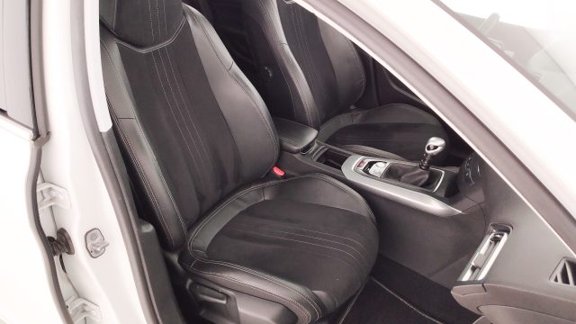 PEUGEOT 308 usata, con Sensori di parcheggio anteriori