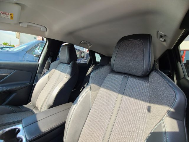 PEUGEOT 3008 usata, con Sensori di parcheggio posteriori