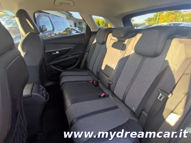 PEUGEOT 3008 usata, con Sensori di parcheggio posteriori