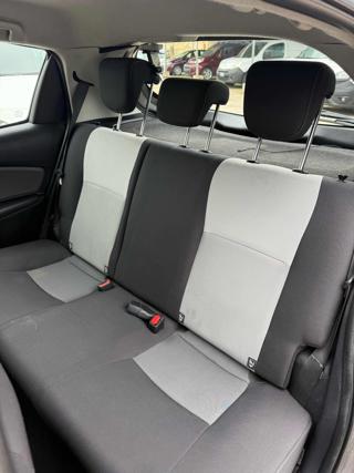 TOYOTA Yaris usata, con Specchietti laterali elettrici