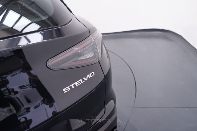 ALFA ROMEO Stelvio usata, con Specchietti laterali elettrici