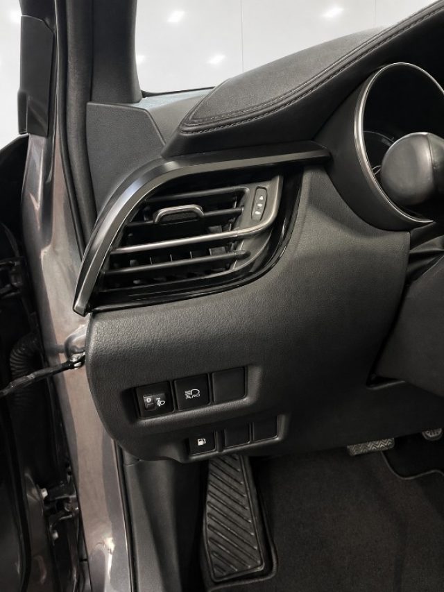 TOYOTA C-HR usata, con Regolazione elettrica sedili