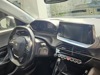 PEUGEOT 2008 usata, con Controllo automatico clima