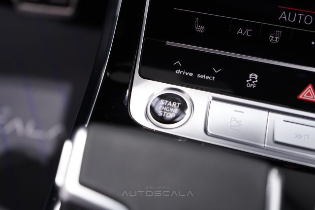 AUDI Q8 usata, con USB