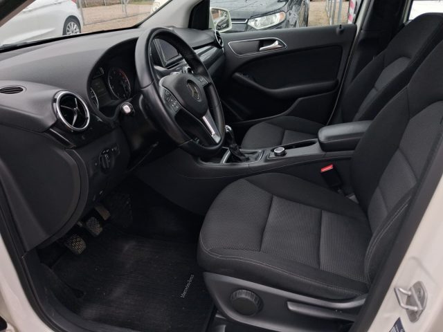 MERCEDES-BENZ B 180 usata, con Cronologia tagliandi