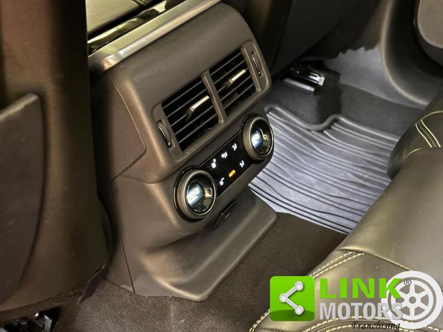 LAND ROVER Range Rover Velar usata, con Leve al volante
