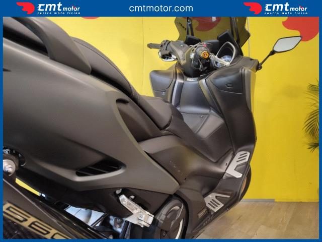 YAMAHA T-Max 560 usata 9