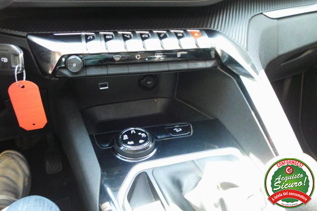 PEUGEOT 3008 usata, con Sedile posteriore sdoppiato
