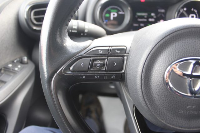 TOYOTA Yaris usata, con Fari LED