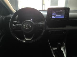 TOYOTA Yaris usata, con Fari LED