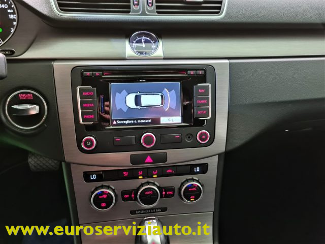 VOLKSWAGEN Passat usata 32