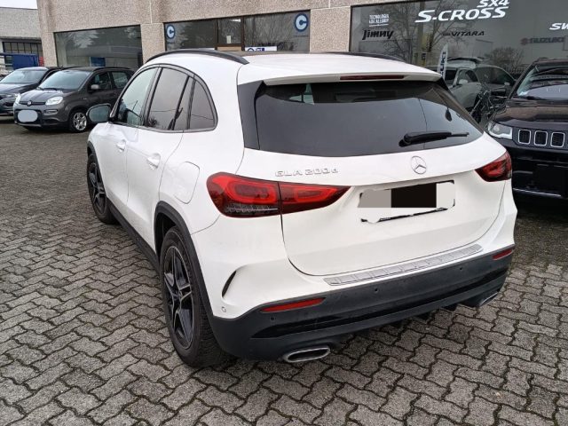 MERCEDES-BENZ GLA 200 usata, con Airbag