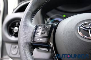 TOYOTA Yaris usata, con Fari LED