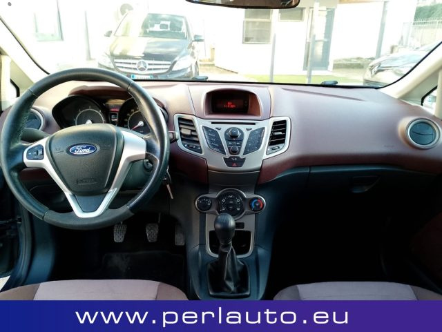 FORD Fiesta usata, con Autoradio