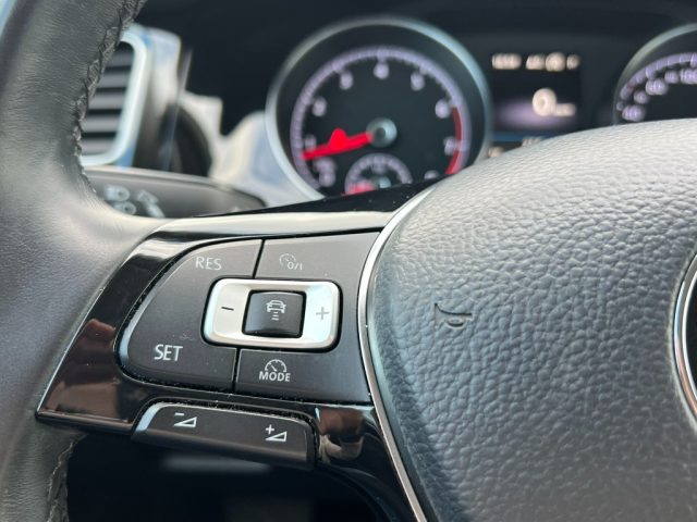 VOLKSWAGEN Golf usata, con USB